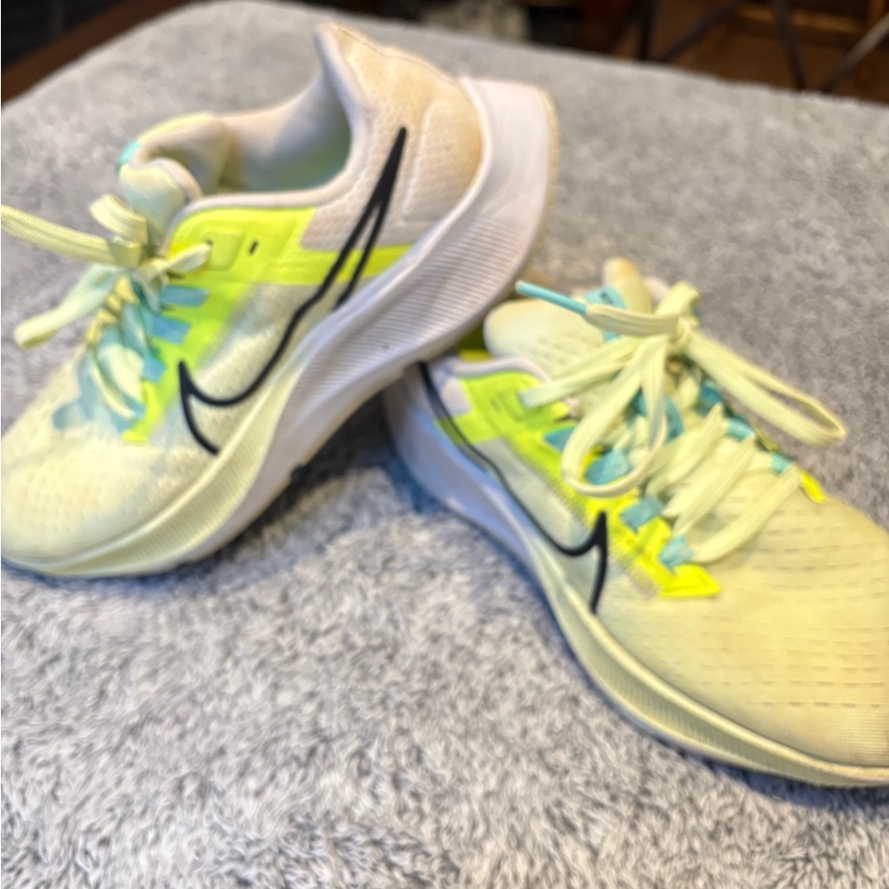 Nike Women Air Zoom Pegasus 38 Running Shoe Yellow and White Sneakers